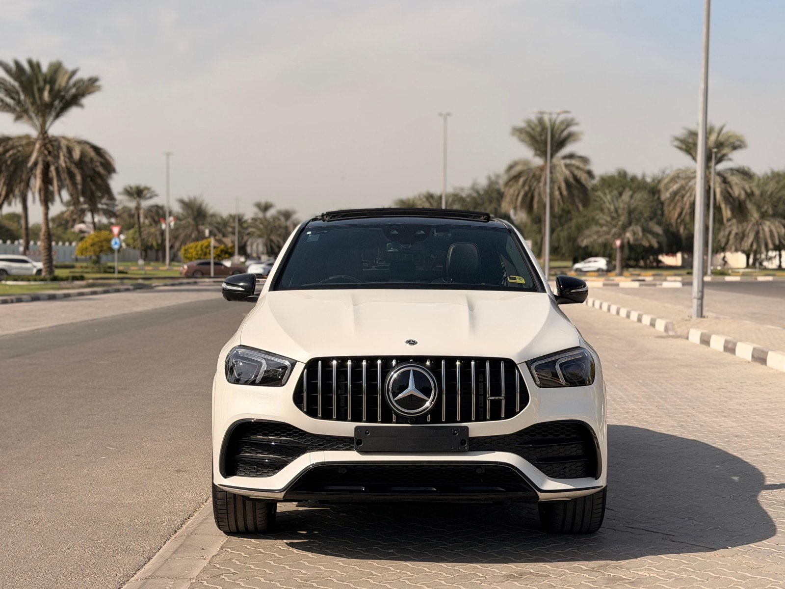 Mercedex Benz GLE53 2022 White image